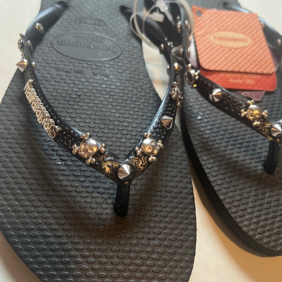 Havaianas Skull Crossbones Slim Hardware Studded Spikes Black Flip flops Slides - Picture 12 of 13
